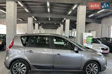 Минивэн Renault Scenic 2011 в 