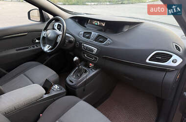 Минивэн Renault Scenic 2012 в 