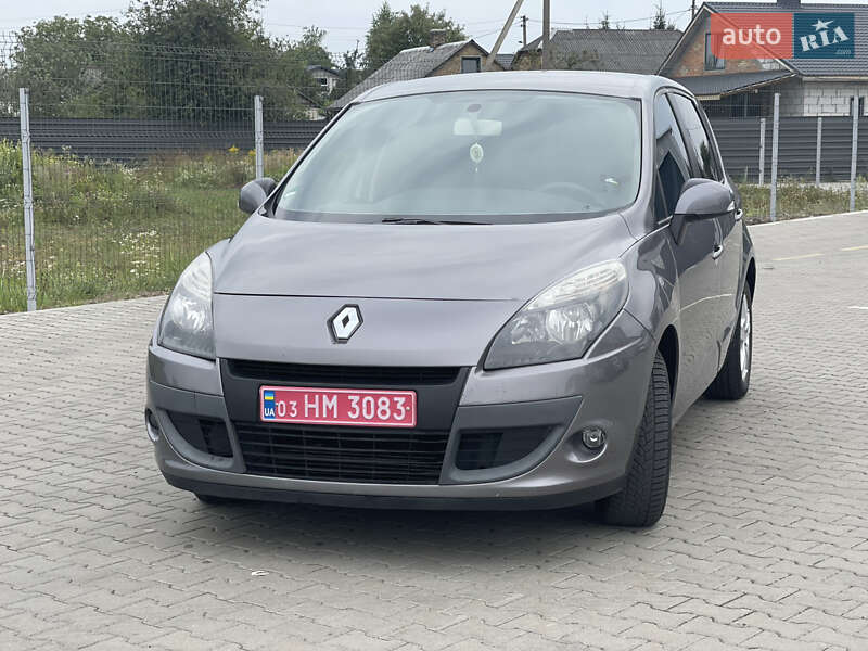 Минивэн Renault Scenic 2011 в 