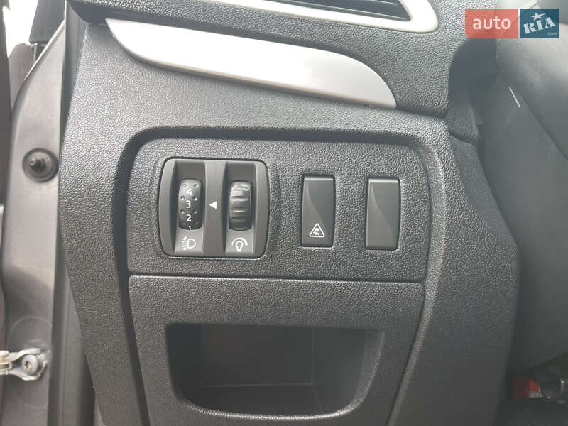 Мінівен Renault Scenic 2011 в Нововолинську