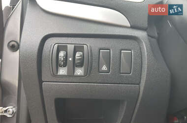 Минивэн Renault Scenic 2011 в 