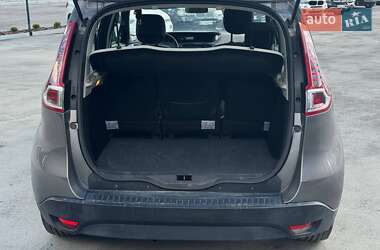 Минивэн Renault Scenic 2011 в 