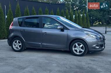 Минивэн Renault Scenic 2011 в 