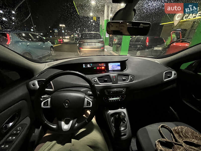 Мінівен Renault Scenic 2013 в Чернівцях