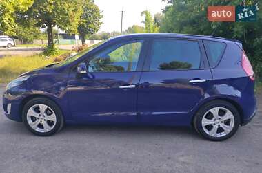 Минивэн Renault Scenic 2010 в 