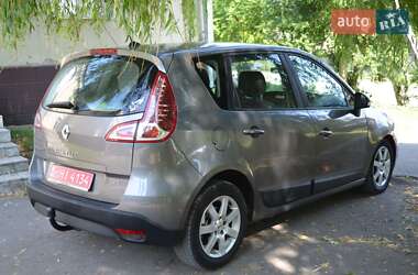 Минивэн Renault Scenic 2010 в 