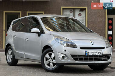 Минивэн Renault Scenic 2011 в 