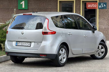 Минивэн Renault Scenic 2011 в 