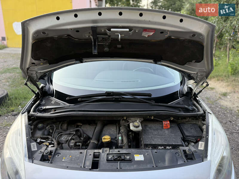 Мінівен Renault Scenic 2014 в Чернівцях