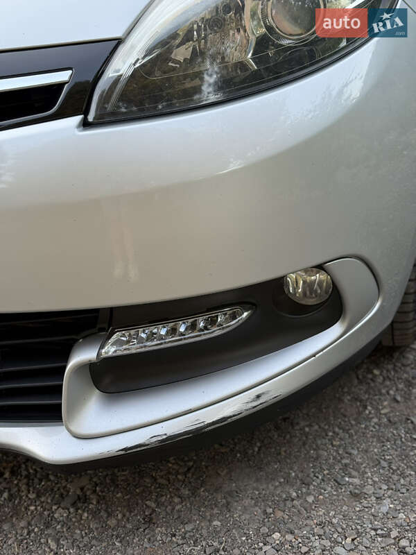 Мінівен Renault Scenic 2014 в Чернівцях