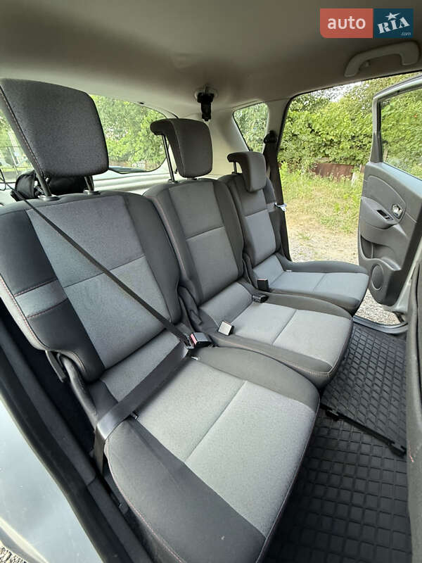 Мінівен Renault Scenic 2014 в Чернівцях