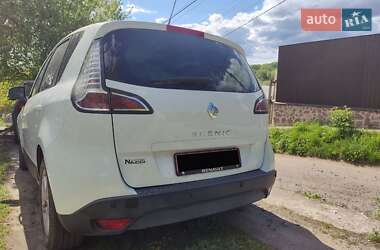 Минивэн Renault Scenic 2012 в 