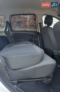 Минивэн Renault Scenic 2012 в 