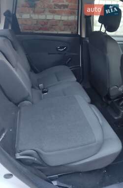 Минивэн Renault Scenic 2012 в 