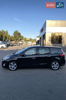 Минивэн Renault Scenic 2011 в 