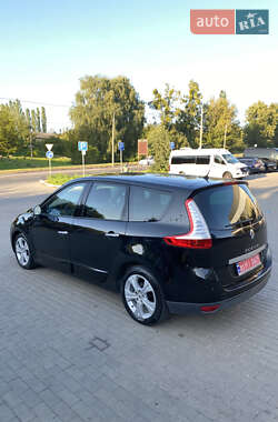 Минивэн Renault Scenic 2011 в 