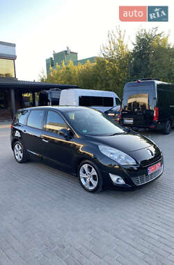 Минивэн Renault Scenic 2011 в 