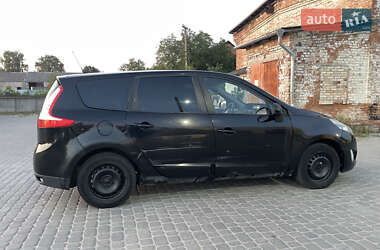 Минивэн Renault Scenic 2011 в 
