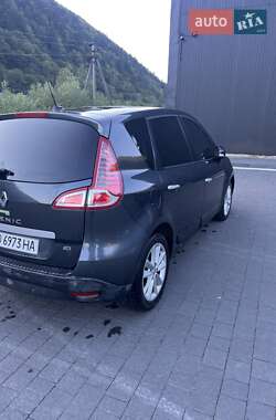 Минивэн Renault Scenic 2010 в 