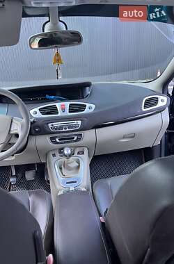 Минивэн Renault Scenic 2010 в 