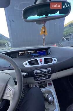 Минивэн Renault Scenic 2010 в 