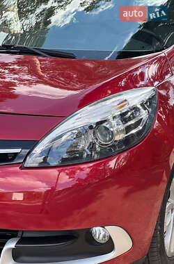Минивэн Renault Scenic 2013 в 