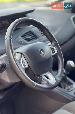 Минивэн Renault Scenic 2013 в 