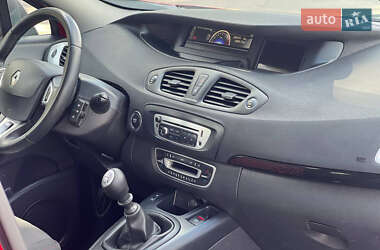 Минивэн Renault Scenic 2013 в 