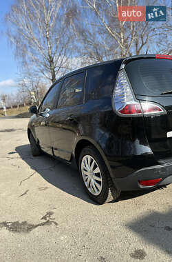 Минивэн Renault Scenic 2013 в 