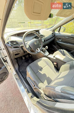Минивэн Renault Scenic 2012 в 