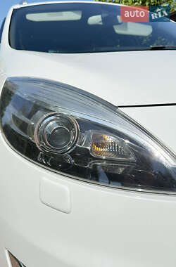 Минивэн Renault Scenic 2012 в 