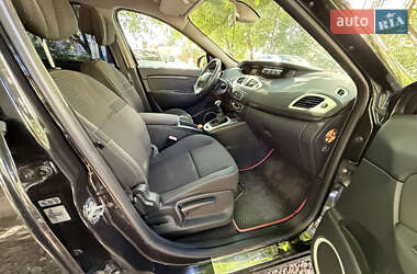 Минивэн Renault Scenic 2009 в 