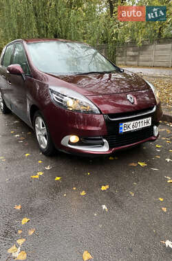 Минивэн Renault Scenic 2012 в 