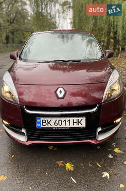 Минивэн Renault Scenic 2012 в 