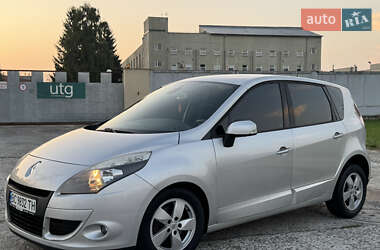 Минивэн Renault Scenic 2010 в 