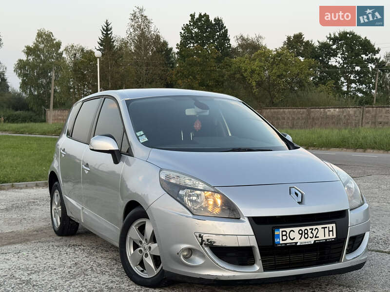 Минивэн Renault Scenic 2010 в 