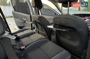 Минивэн Renault Scenic 2010 в 