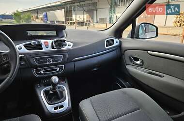 Минивэн Renault Scenic 2009 в 