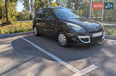Минивэн Renault Scenic 2011 в 