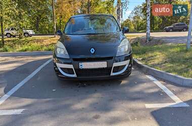 Минивэн Renault Scenic 2011 в 