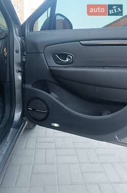 Минивэн Renault Scenic 2012 в 