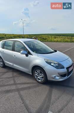Минивэн Renault Scenic 2011 в 