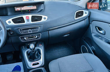 Минивэн Renault Scenic 2009 в 