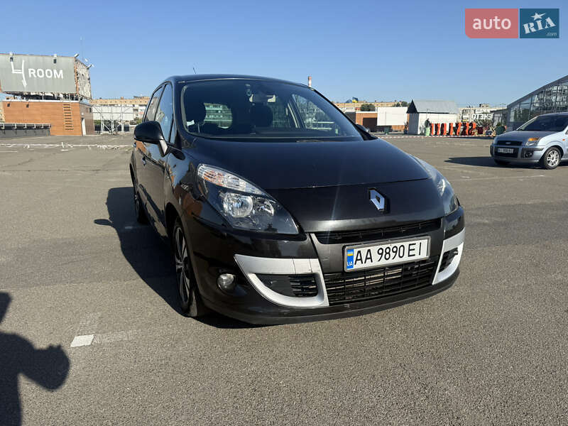 Минивэн Renault Scenic 2011 в 