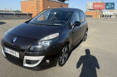 Минивэн Renault Scenic 2011 в 