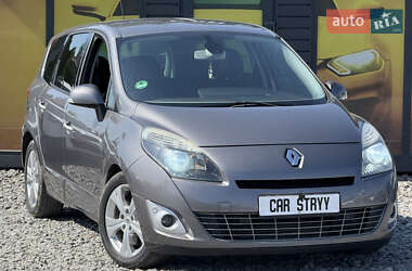 Минивэн Renault Scenic 2010 в 