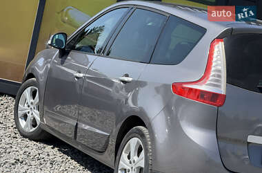 Минивэн Renault Scenic 2010 в 
