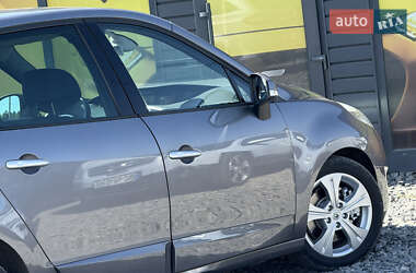 Минивэн Renault Scenic 2010 в 
