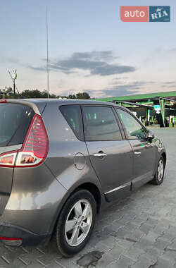 Минивэн Renault Scenic 2010 в 