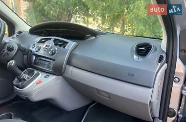 Минивэн Renault Scenic 2005 в 